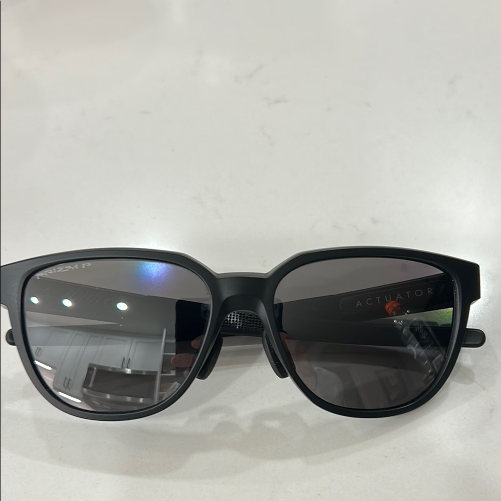 Oakley Actuator sunglasses. No flaws. Polarized w/ Prizm technology. Authentic.